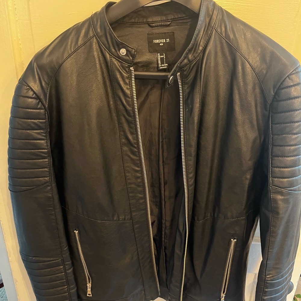 Men’s black faux leather moto jacket L Forever 21